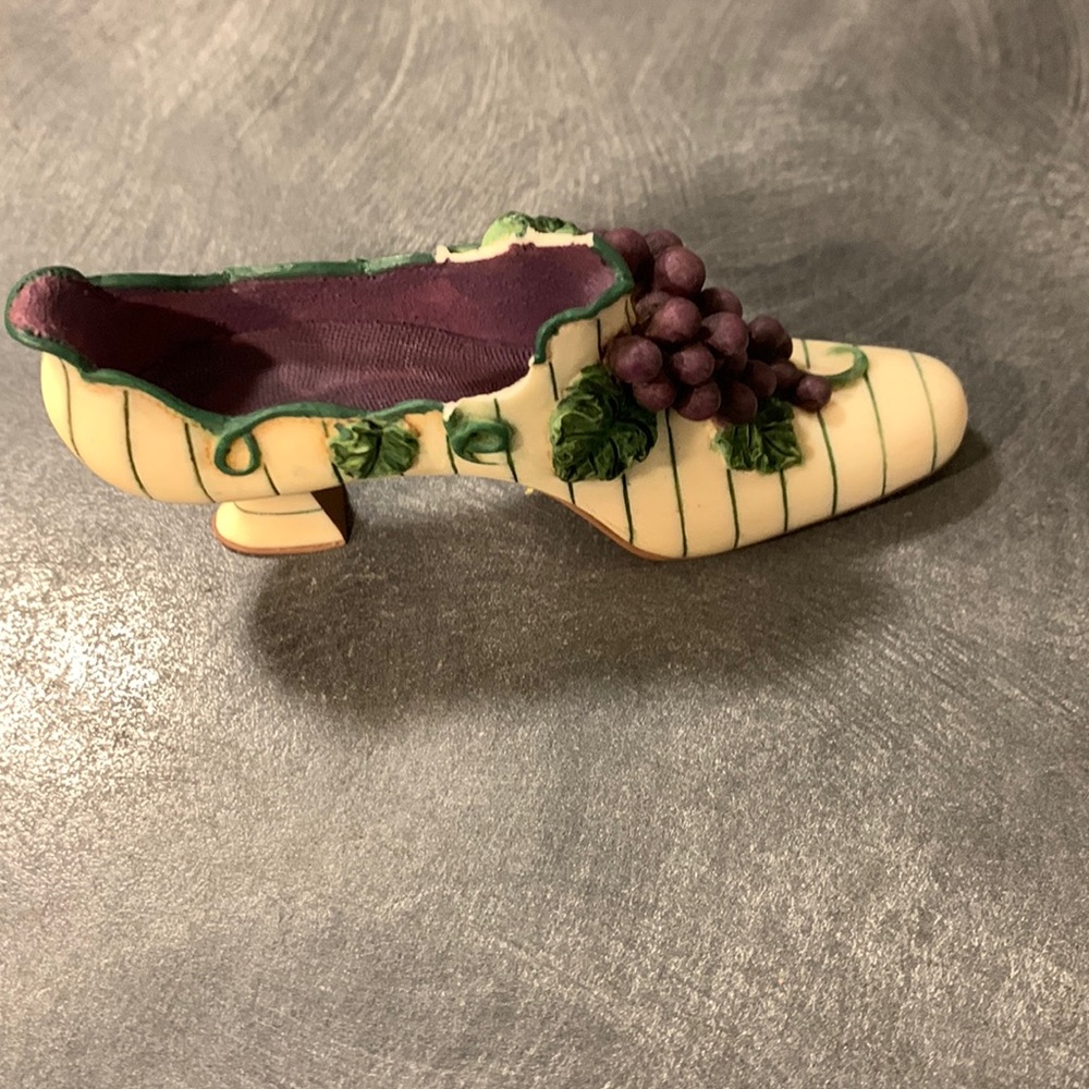 Gloria. Sandy  Lyman Clough  Shoe